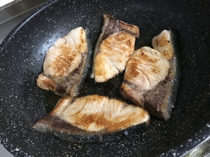 うちの子も魚を油で焼くと食べてくれます(๑˃̵ᴗ˂̵)♡美味しかったです♡ご馳走様♡