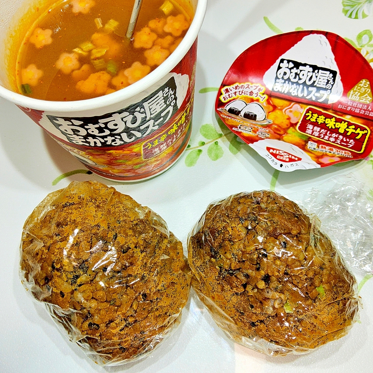 味噌チゲにドボーンッ.ᐟ黒胡麻きな粉おむすびクッパ