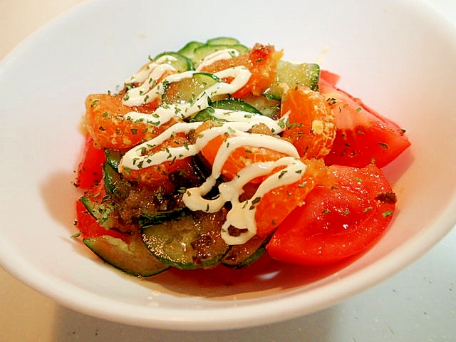 ピエトロ/マヨで　トマトと胡瓜と蜜柑のサラダ