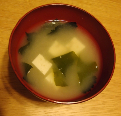 豆腐とわかめのみそ汁