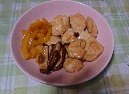 椎茸とパプリカを添えました。ささみが柔らかくて美味しかったです。