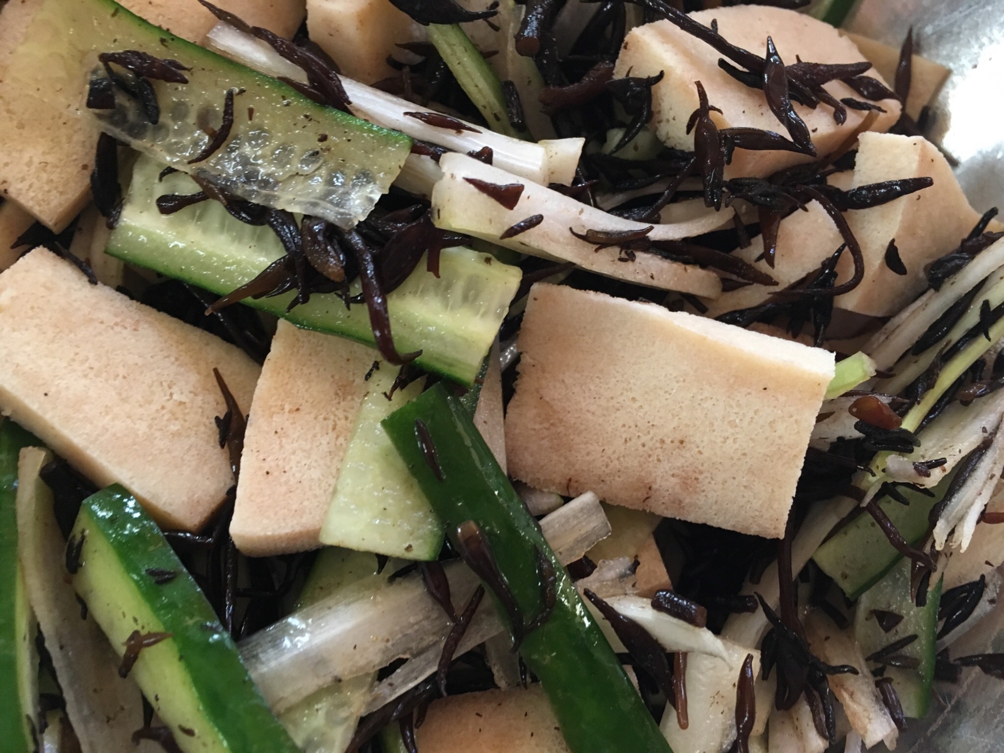 きゅうりとセロリとひじきと高野豆腐の和え物