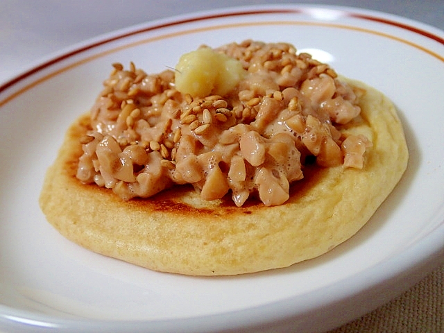 生姜香る　ひきわり納豆のせ大豆粉パンケーキ♬