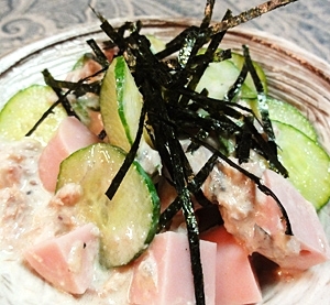 魚肉＆ツナマヨときゅうりの丼