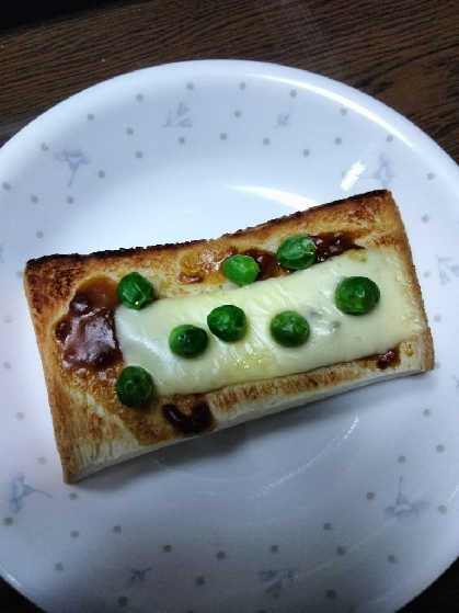 カレーと枝豆のチーズトースト