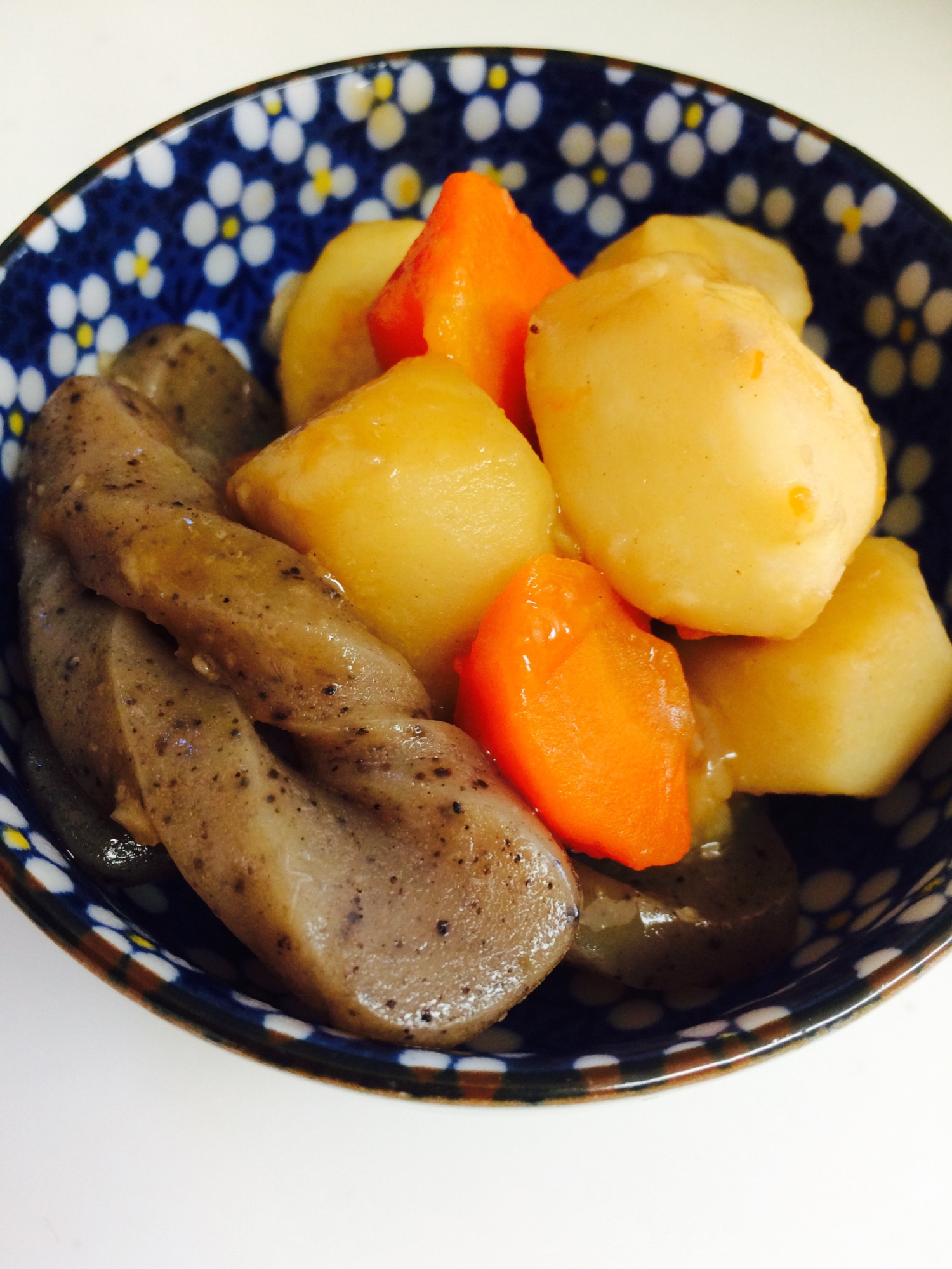 里芋とニンジンとこんにゃくの煮物☆