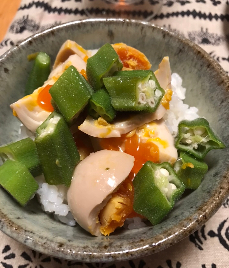 煮卵とオクラの生姜めんつゆ丼