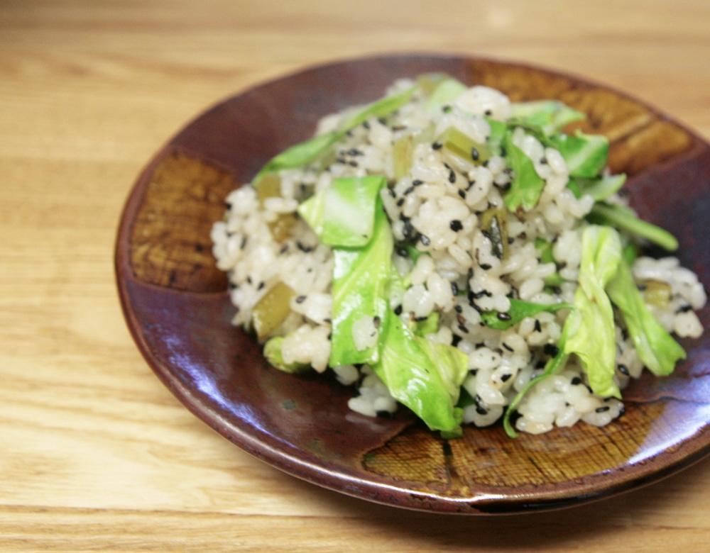 ごまたっぷり！！キャベツと野沢菜でチャーハン