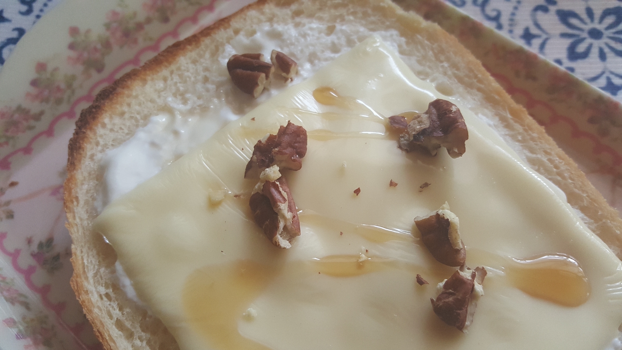 チーズヨーグルトナッツ♥トースト