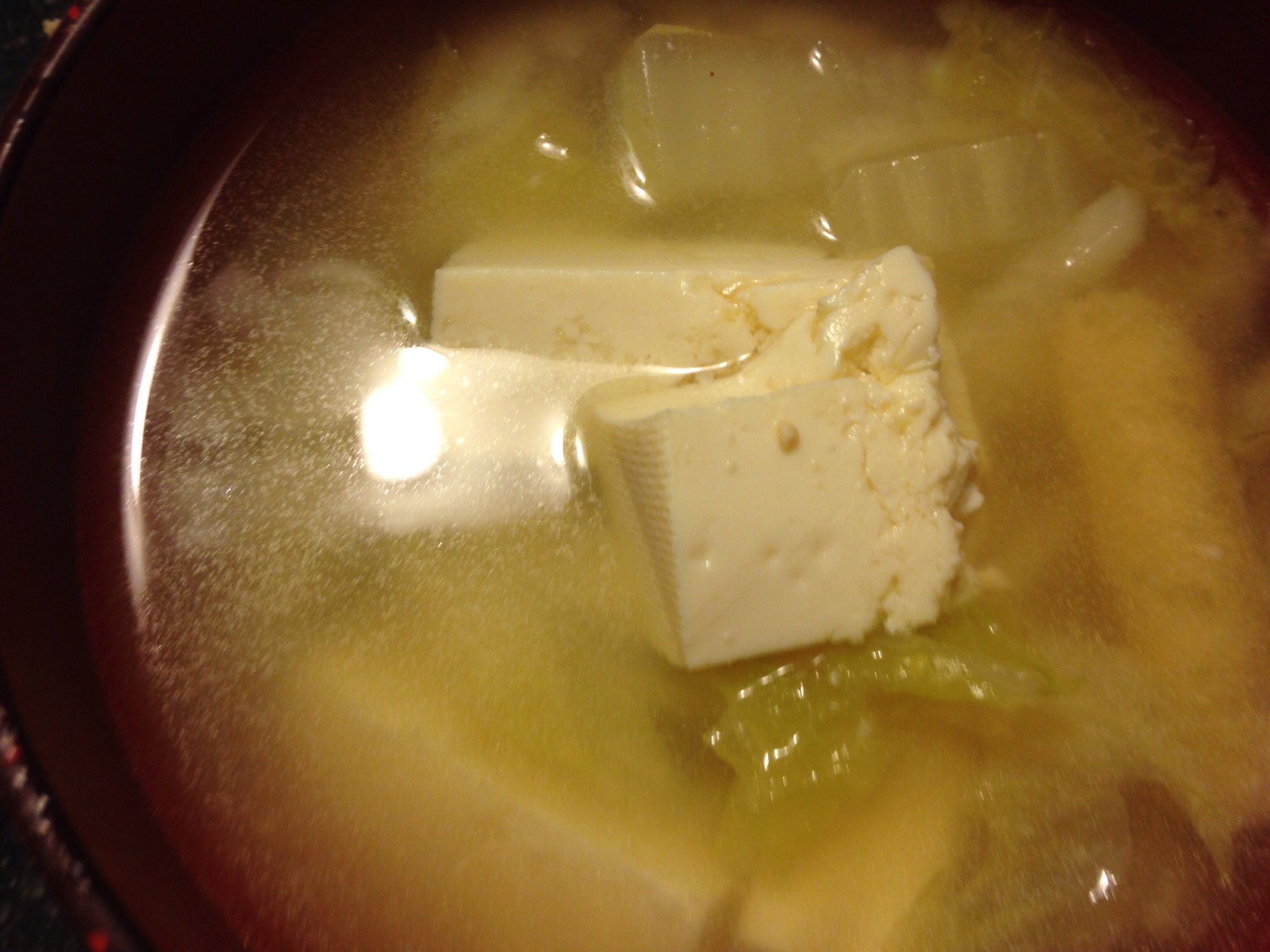 白菜と大根と豆腐と油揚げのしょうが味噌汁