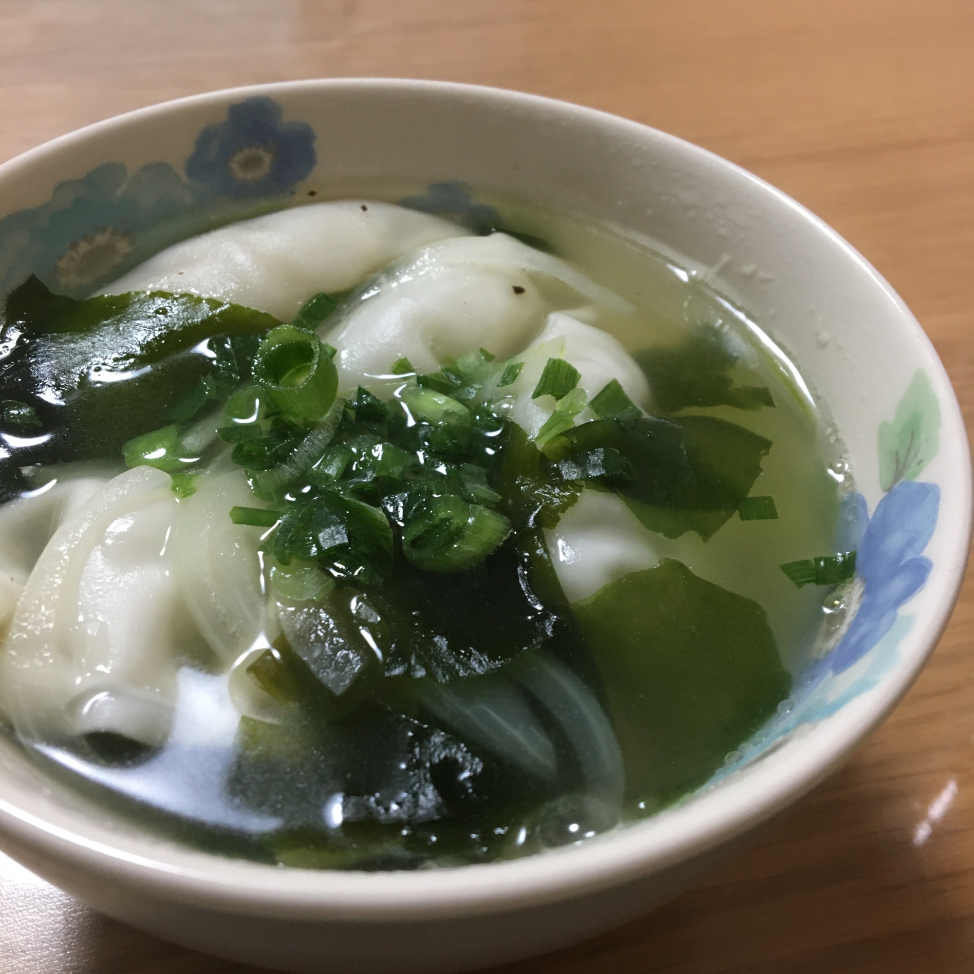 冷凍餃子で簡単！鶏がらスープ