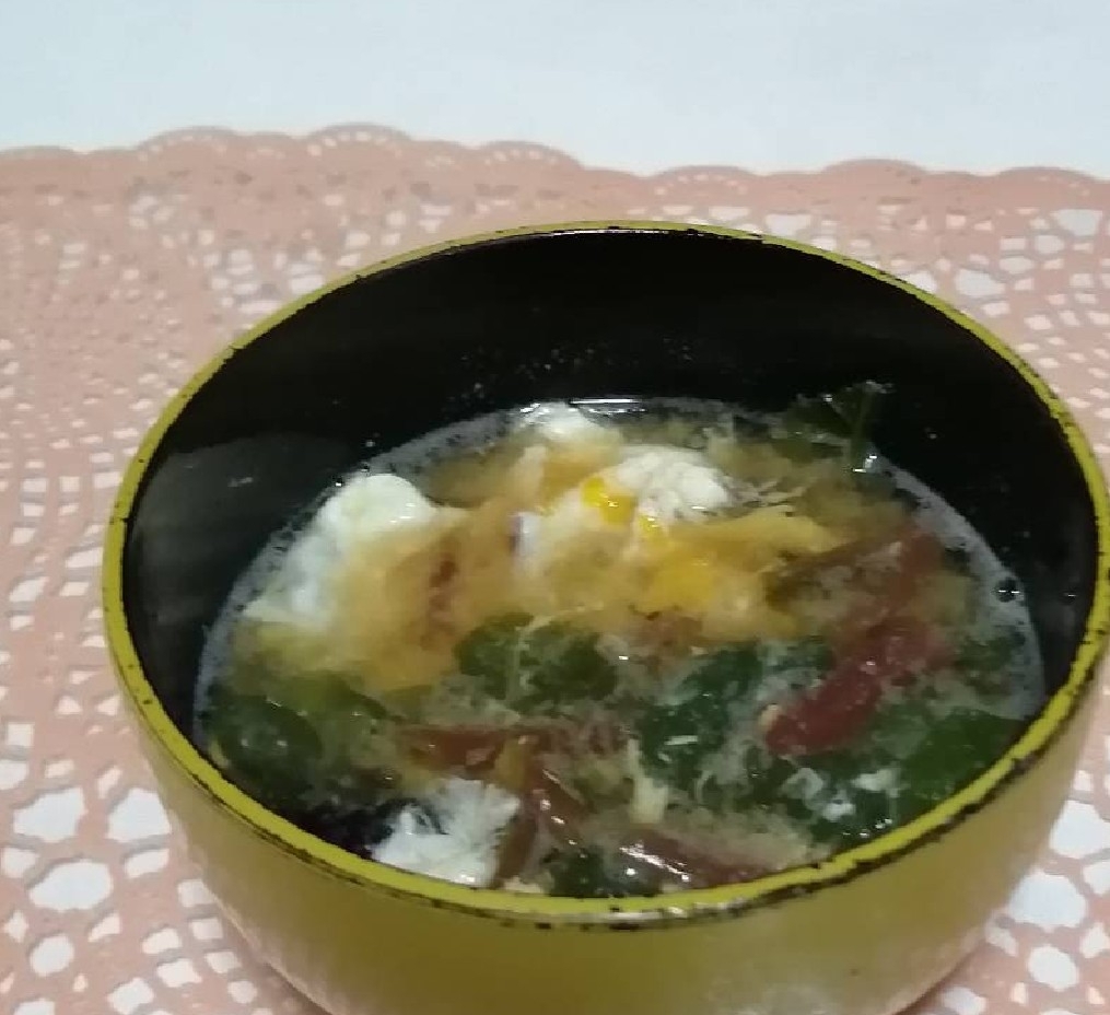 ツルムラサキと卵の味噌汁