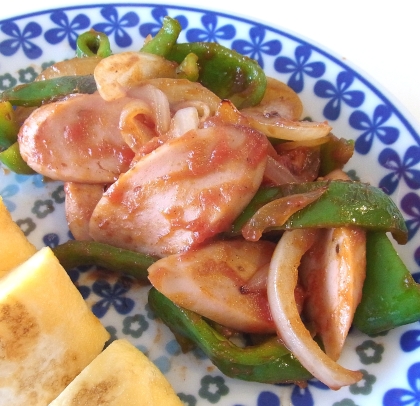 魚肉ソーセージと玉ねぎの簡単ケチャップ炒め