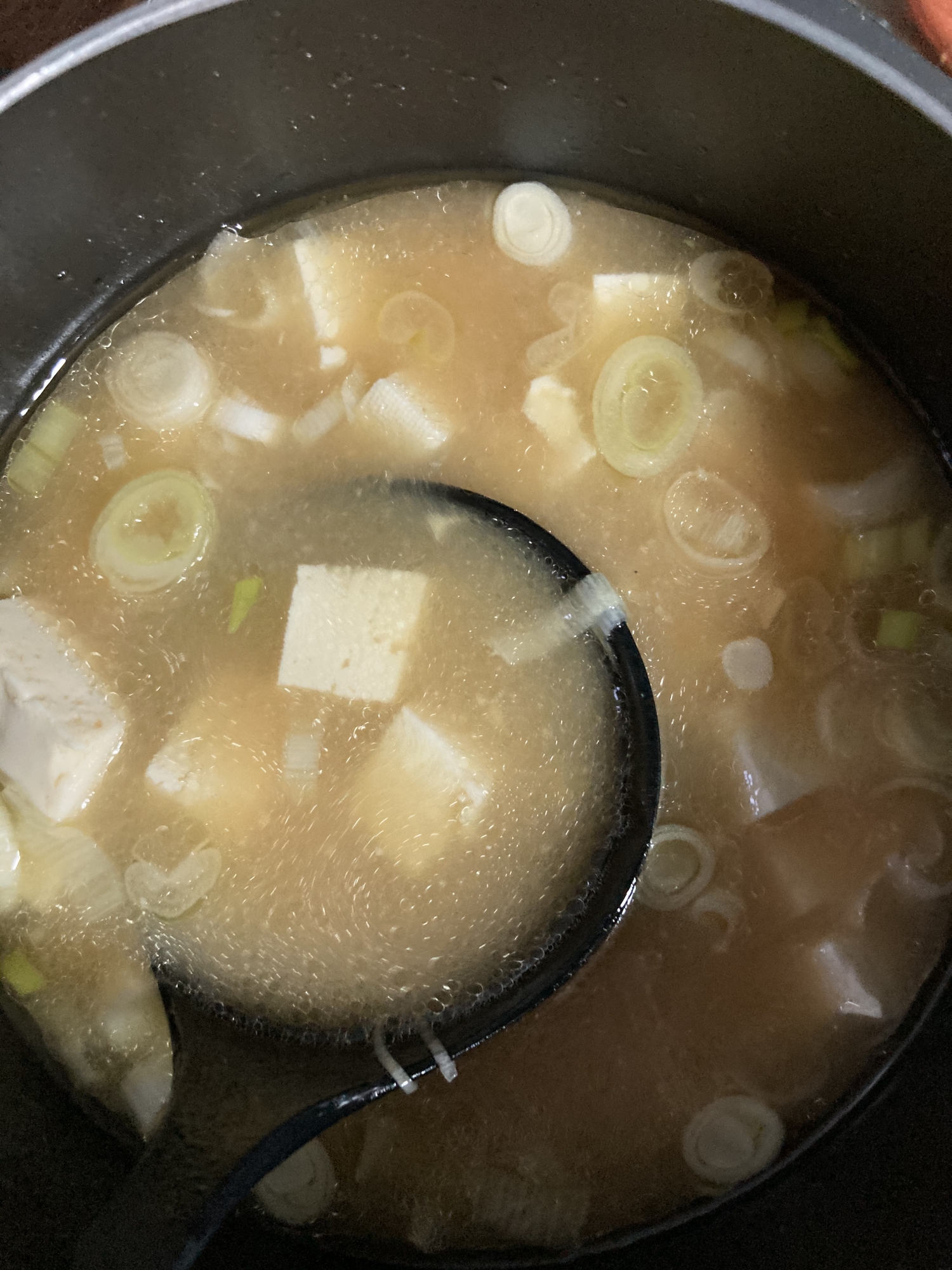 豆腐とネギの鳥油味噌汁