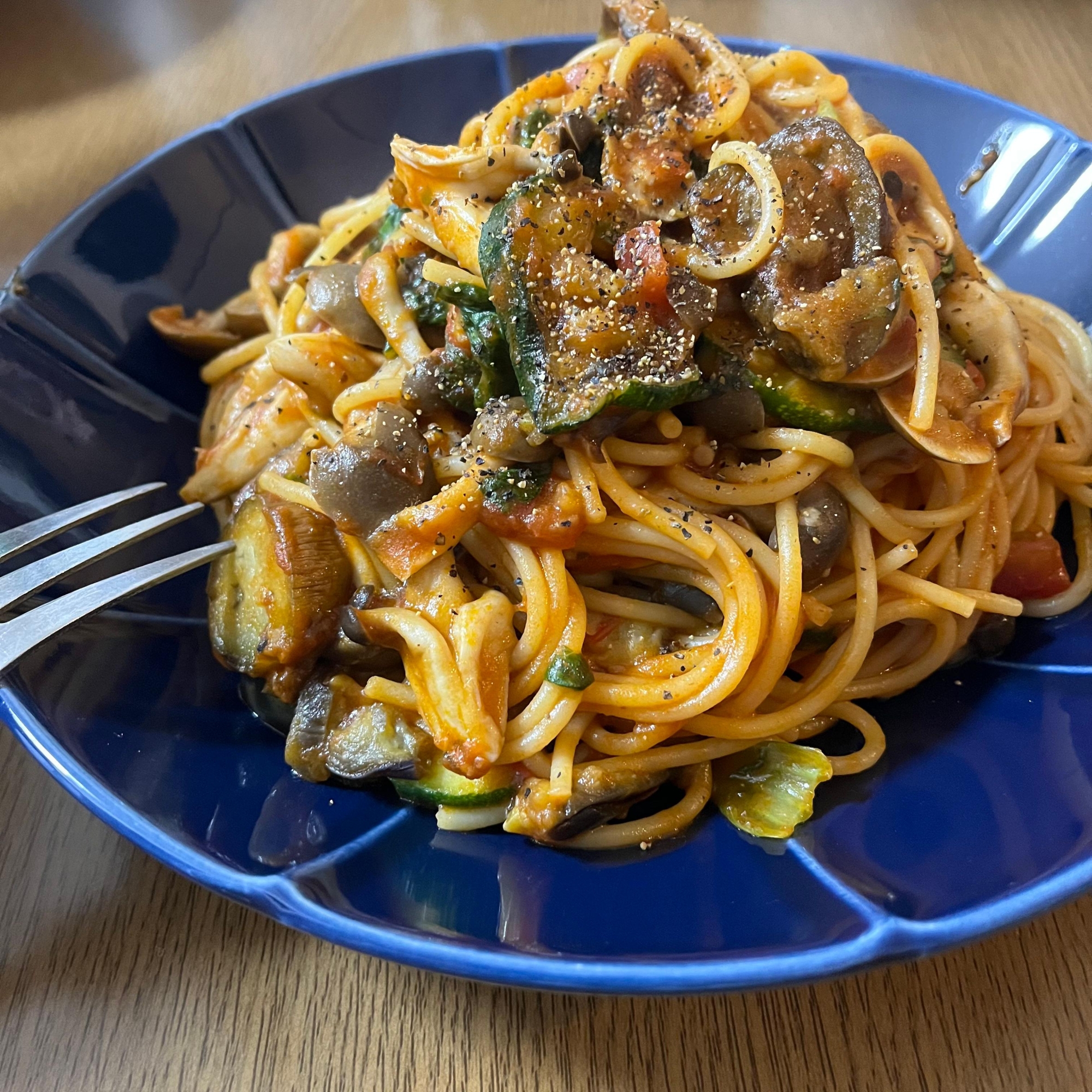 野菜たっぷり！濃厚トマトソースパスタ