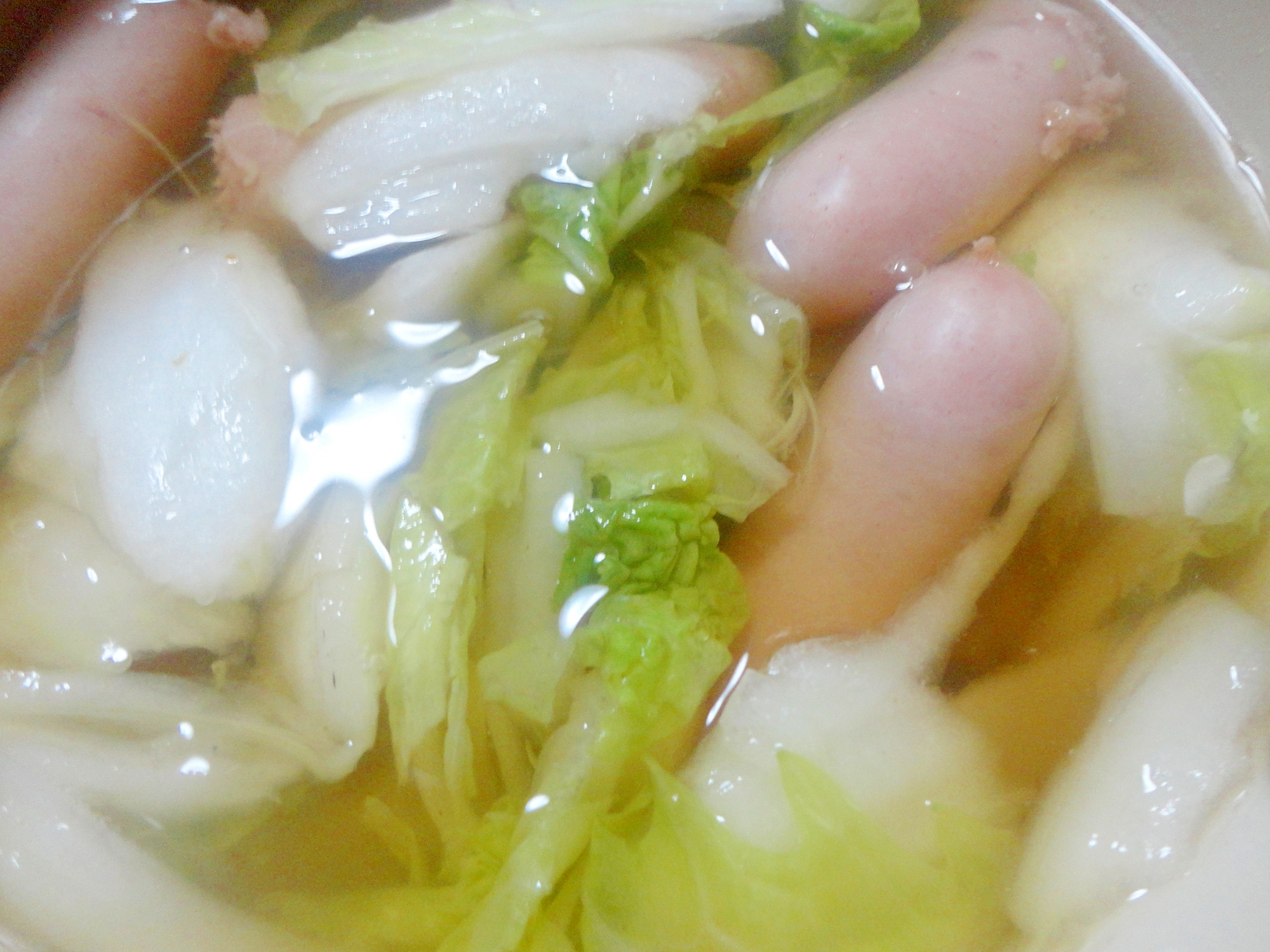 白菜と粗挽きソーセージのゆず胡椒スープ