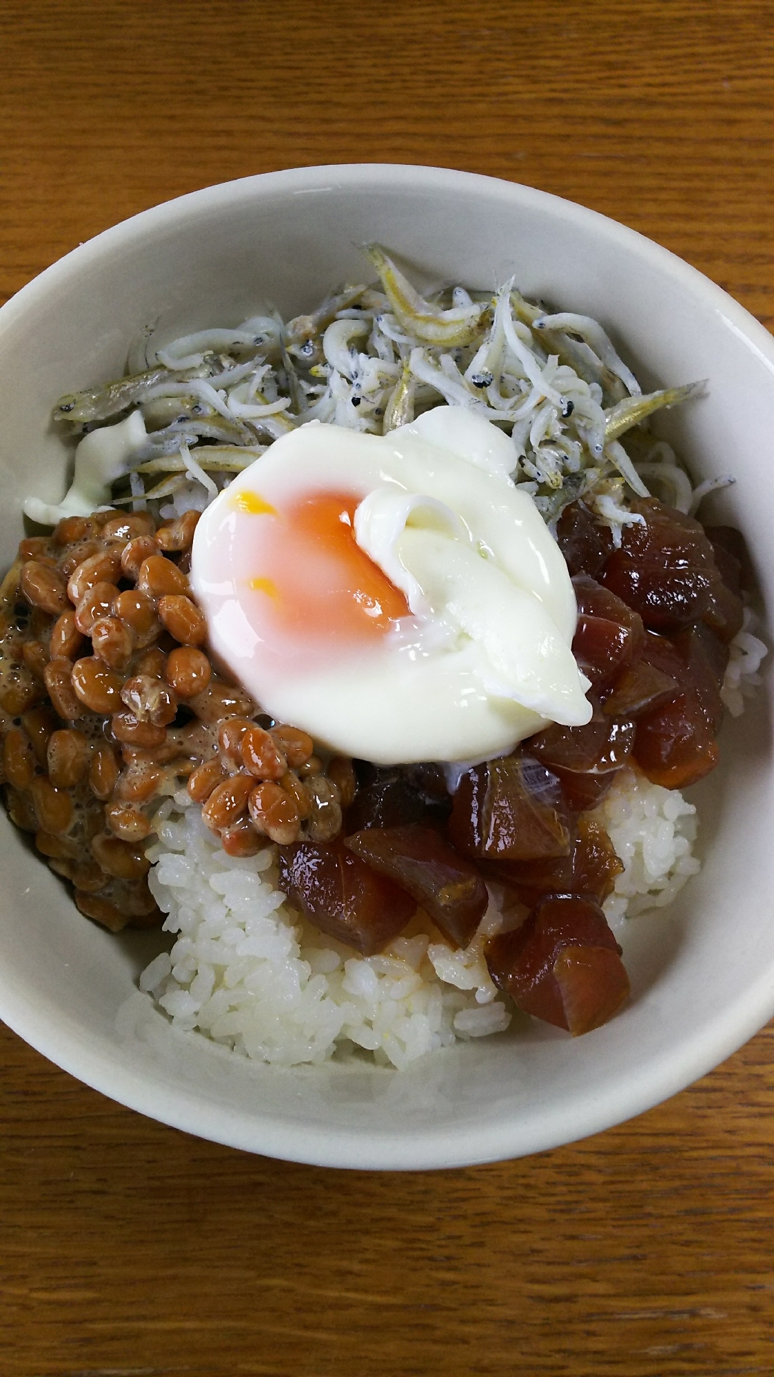 納豆&マグロ&しらすの温玉丼