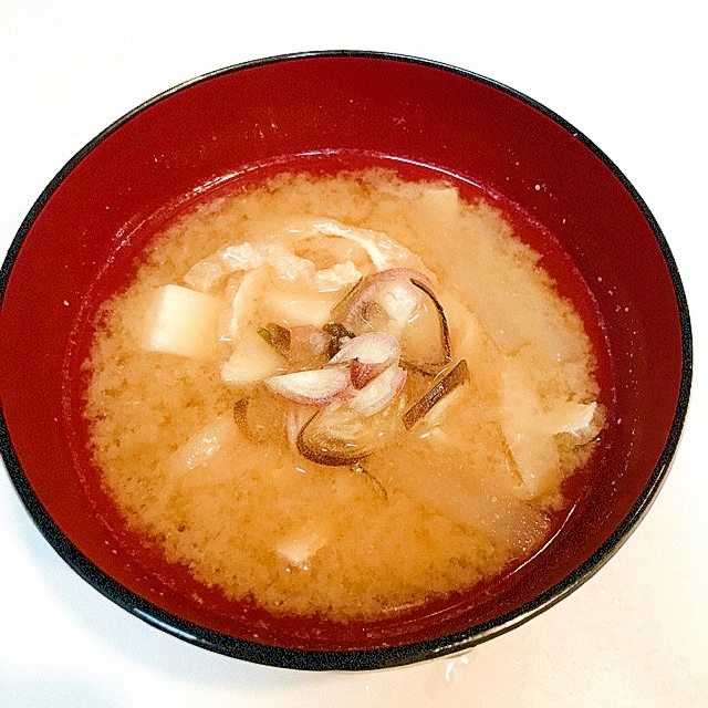 豆腐と大根と薄揚げの味噌汁♪熱々でどうぞ