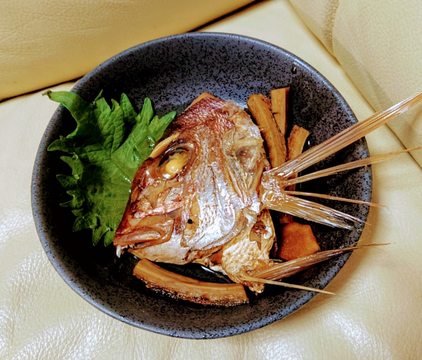 【釣り魚料理】天然真鯛の兜煮