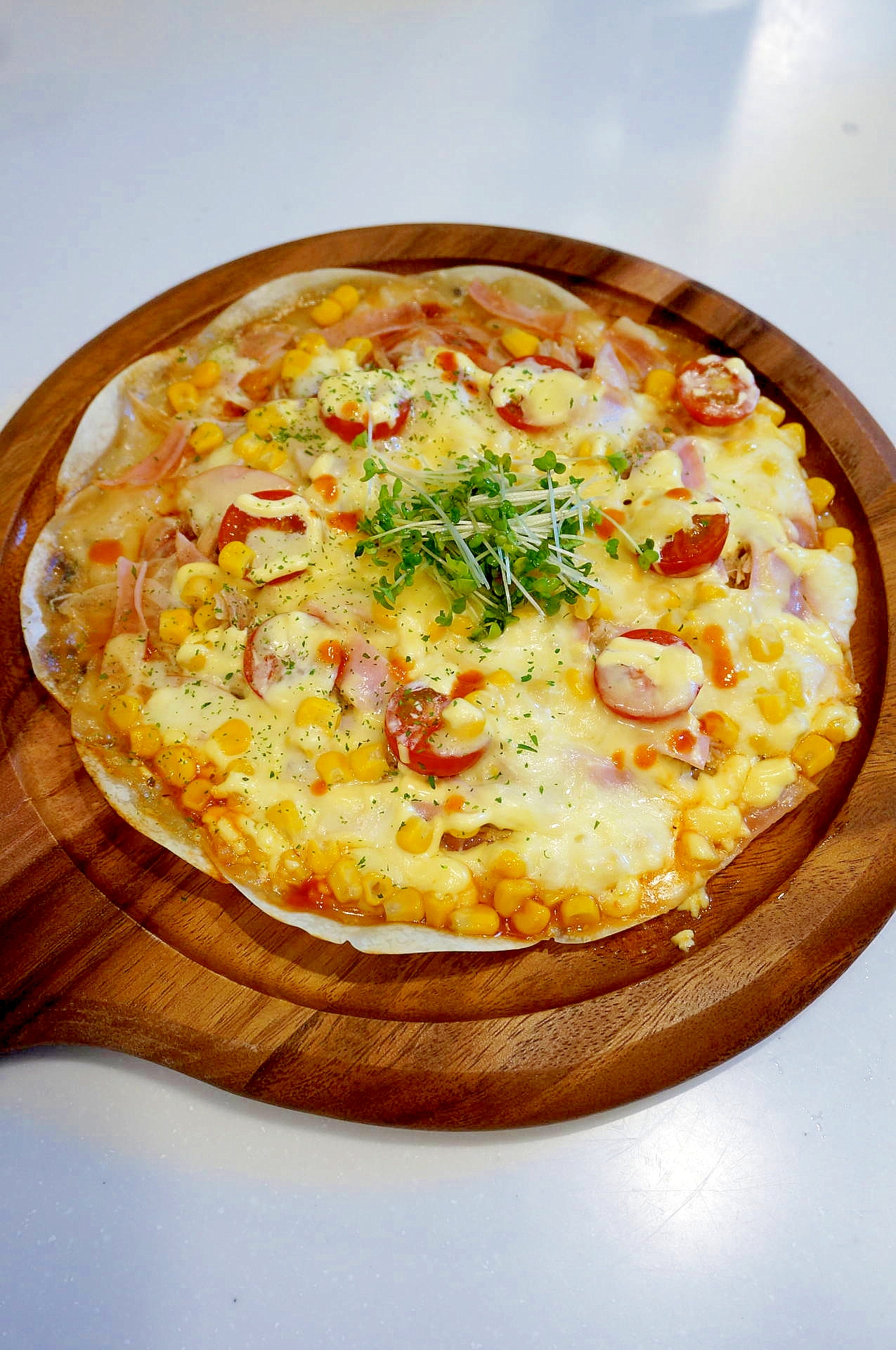 フライパンで簡単に出来る!餃子の皮のピザ