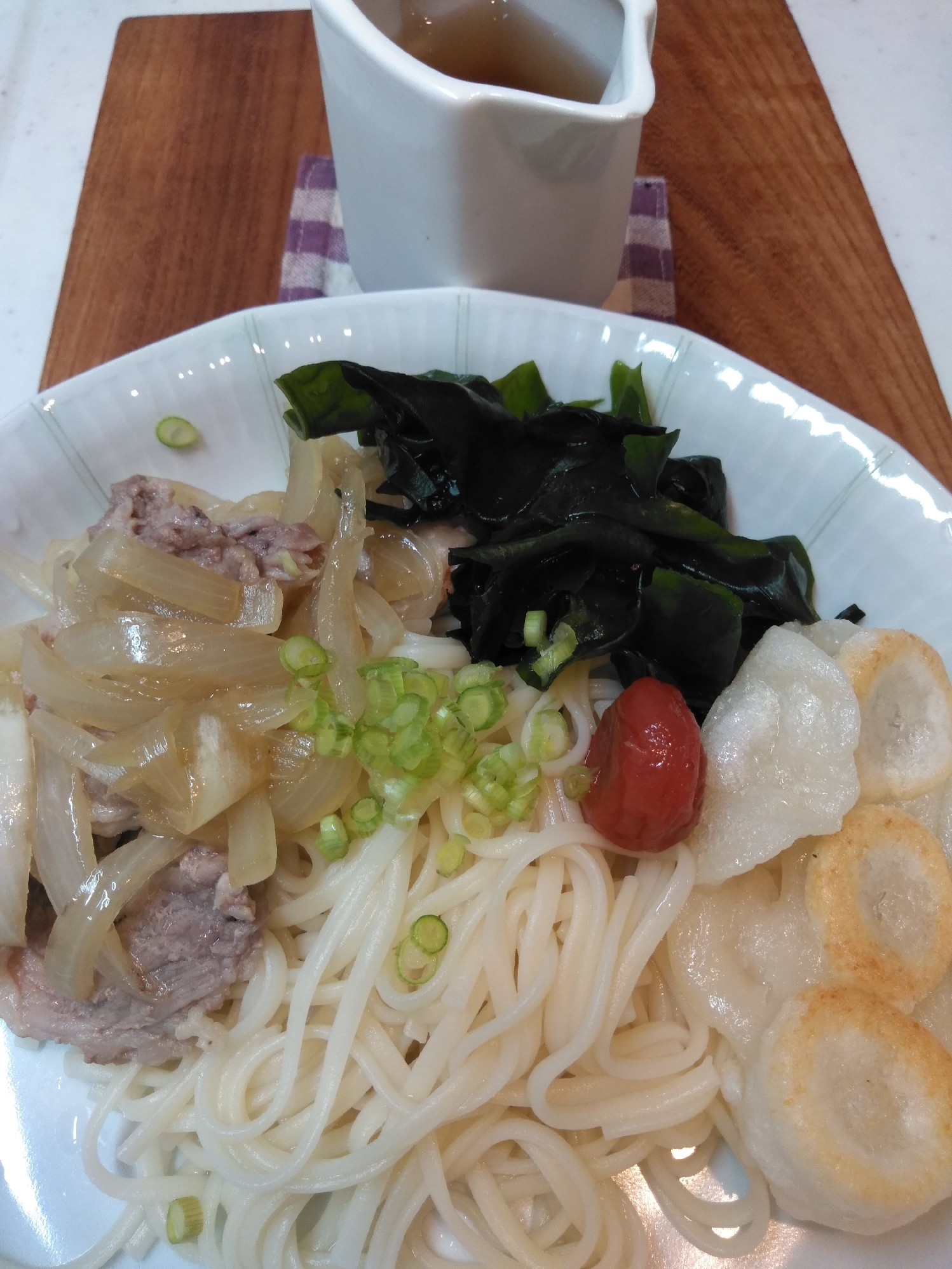 さっぱり美味しい！冷し肉ぶっかけうどん