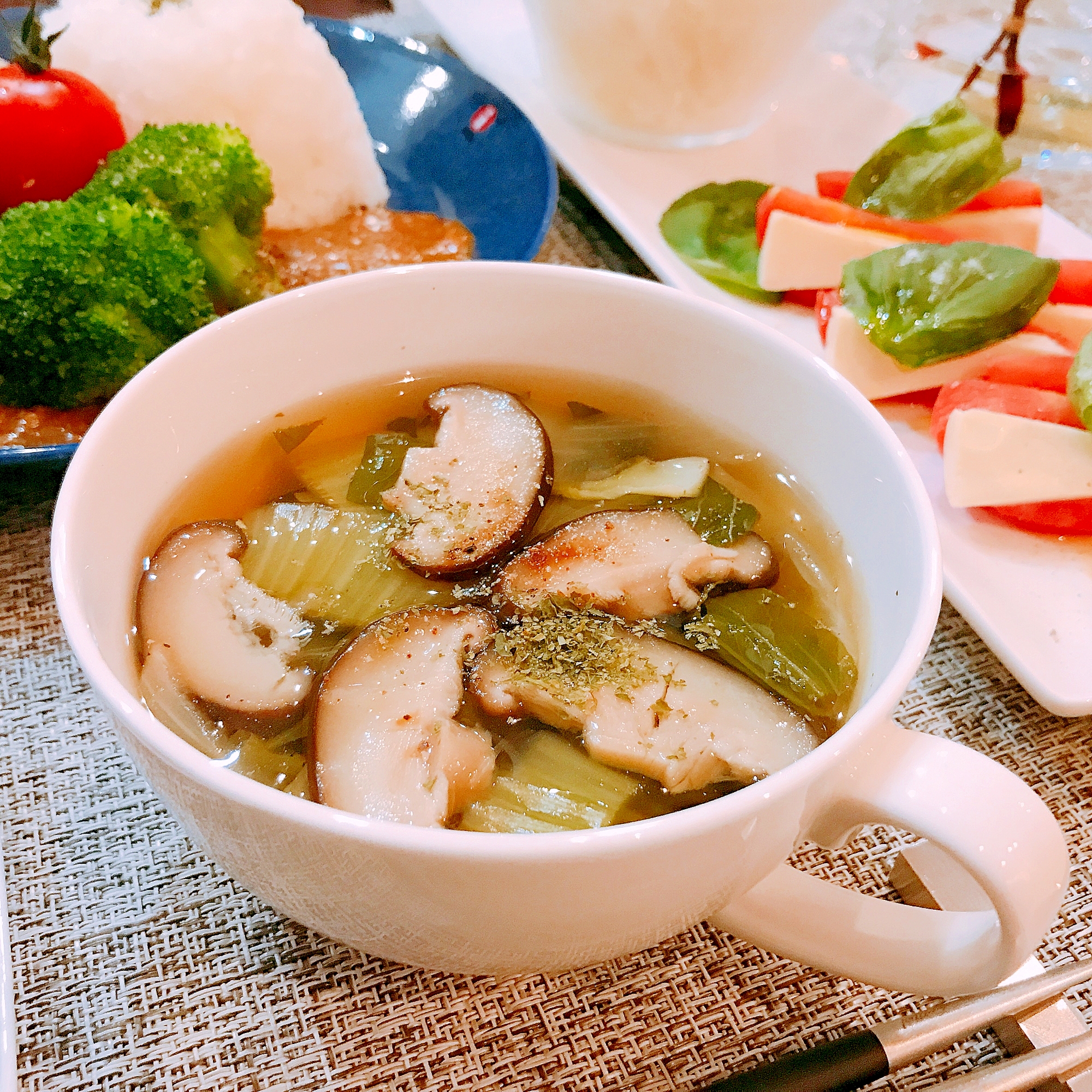野菜たっぷり♪チンゲン菜と椎茸のスープ
