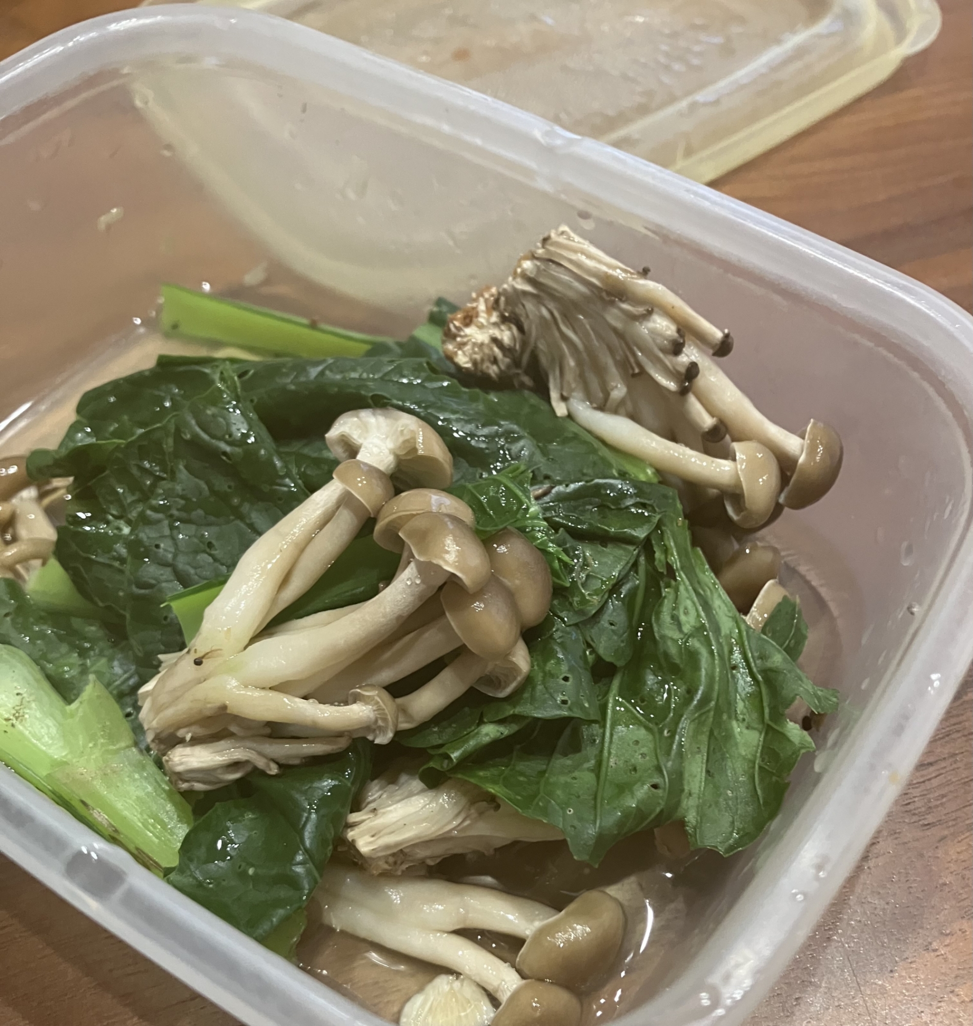 しめじと小松菜のバター炒め