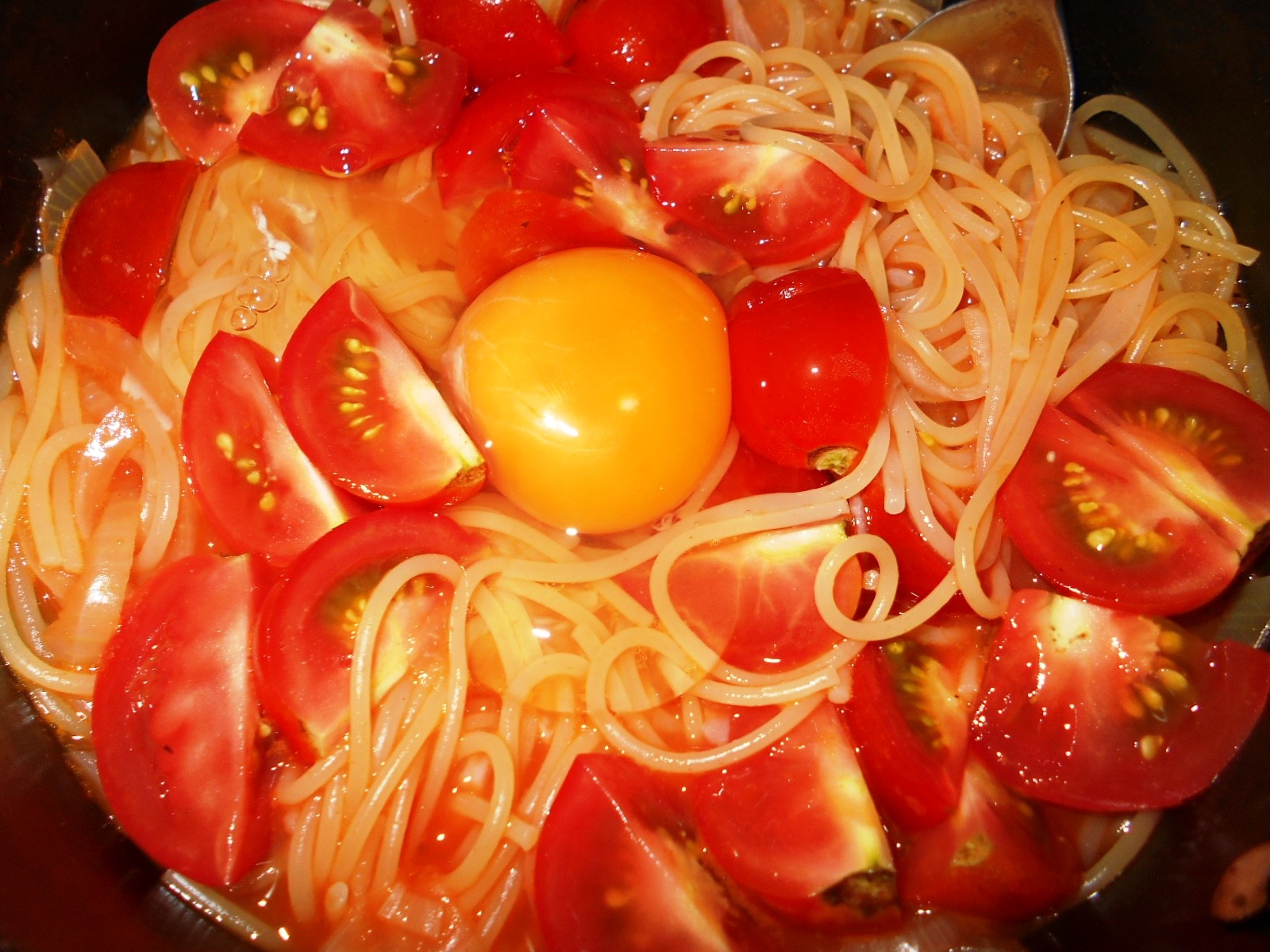 生卵かけトマトパスタ