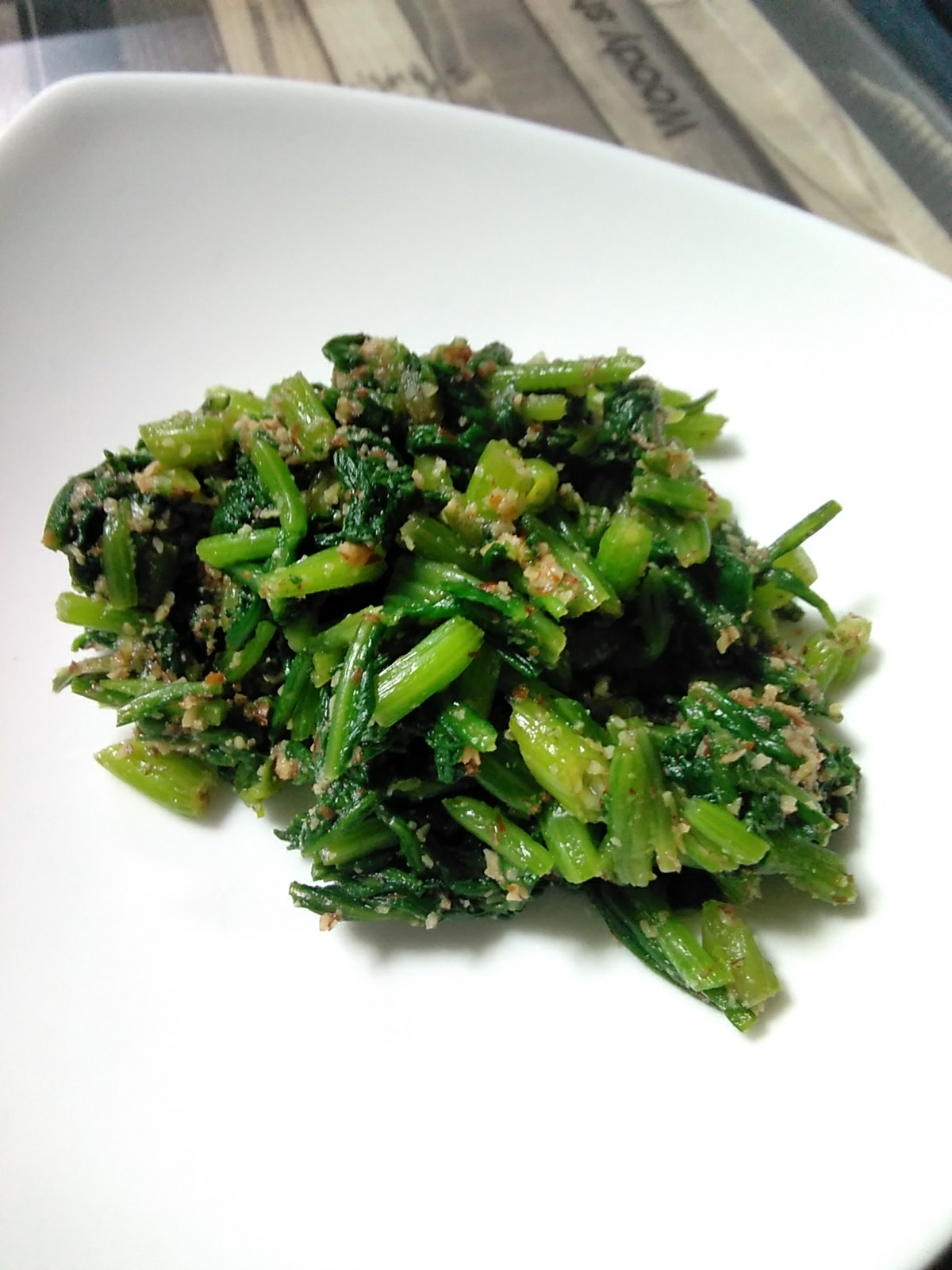 春菊とアーモンドパウダーの和え物