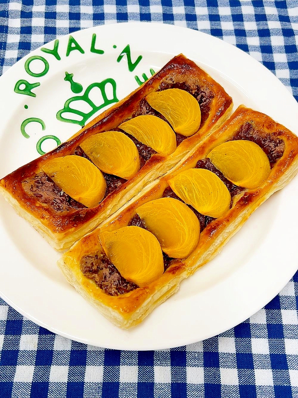 簡単!乗せて焼くだけ★柿とあんこのパイ