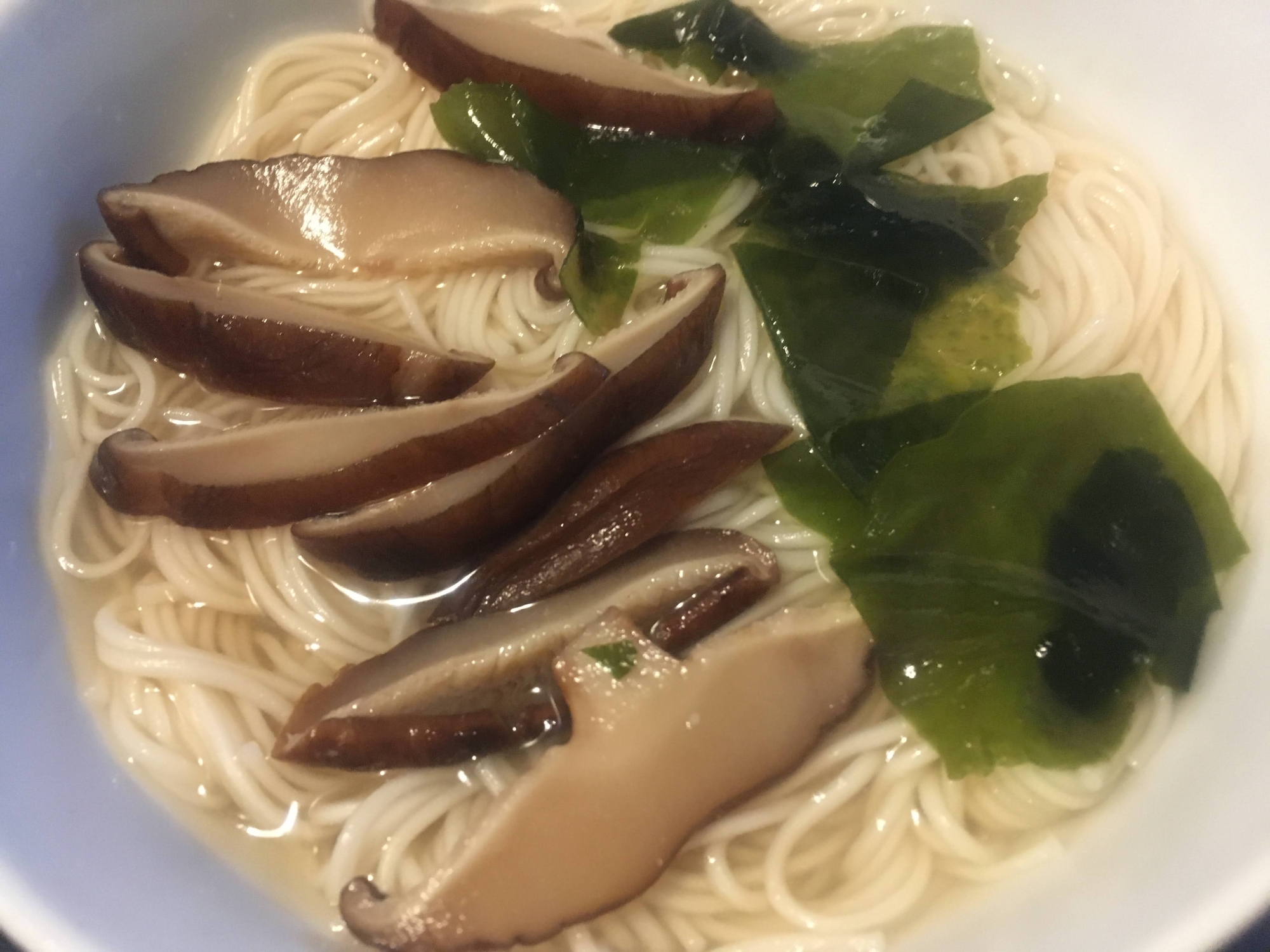 しいたけとわかめのにゅう麺