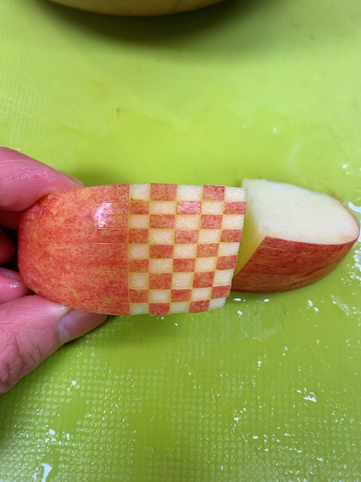 お弁当に 市松模様のりんごの飾り切り レシピ 作り方 By Na25xx 楽天レシピ お弁当に 市松模様のりんごの飾り切り レシピ 作り方 By Na25xx 楽天レシピ