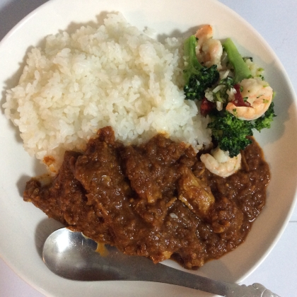 カレーの副菜に♫簡単で助かりました！にんにくでブロッコリーがモリモリ食べれますね(^ ^)ごちそうさまでした！