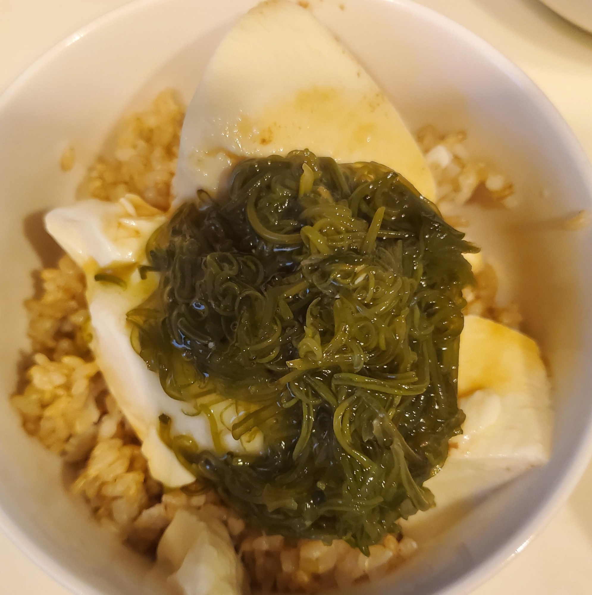 めかぶ豆腐丼