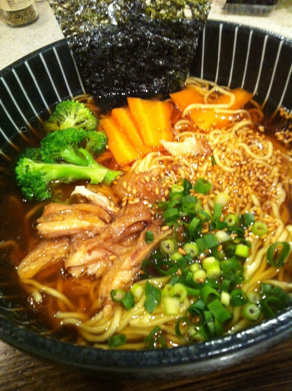 鶏のさっぱり煮も乗せちゃえ醤油ラーメン♪