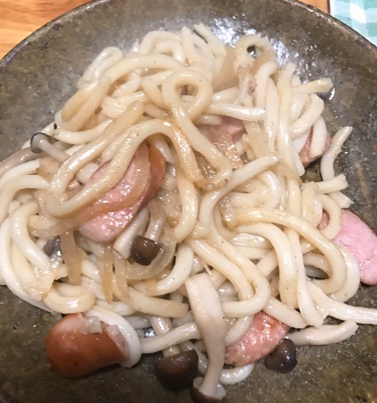 大根としめじ、ウインナーの焼うどん