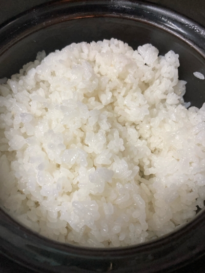 炊飯器が壊れてしまったので、レンジで作るこちらのレシピでご飯を炊いてみました！簡単でとても美味しくご飯が炊けたので、炊飯器買わなくてもいいのでは…?!