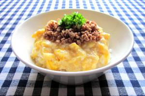 とろとろ卵あんかけのそぼろ丼