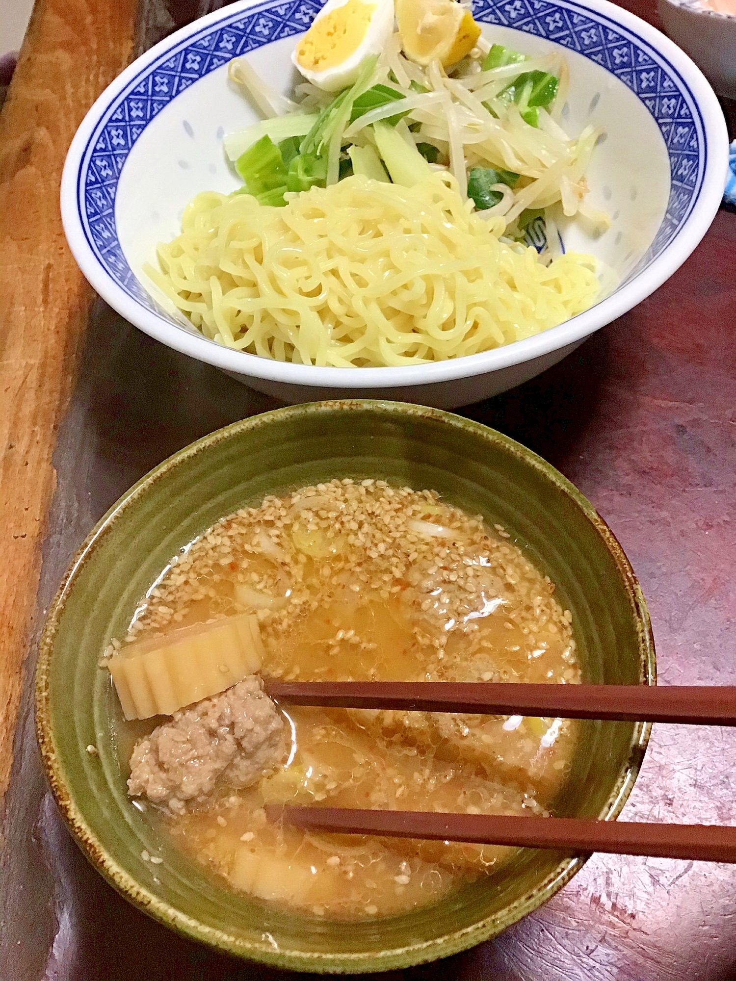 豚団子と鳴門の豚骨醤油のつけ麺。