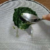 離乳食初期 お鍋で小松菜作り置き 裏ごし レシピ 作り方 By ズボラレシピのかねつぐ 楽天レシピ