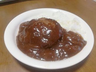 ボリューム満点のハンバーグカレーライス