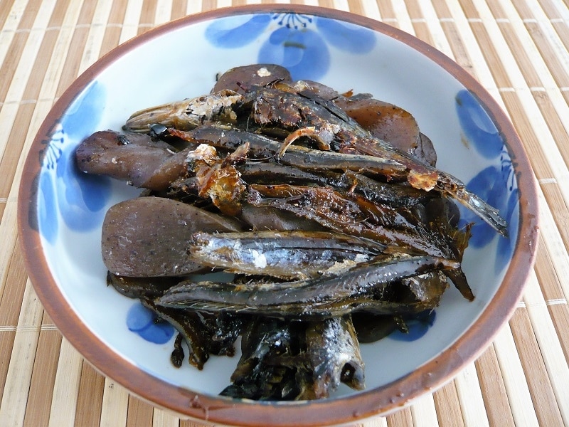 だしを取った後の煮干しで、甘辛こんにゃく炒め レシピ・作り方 by