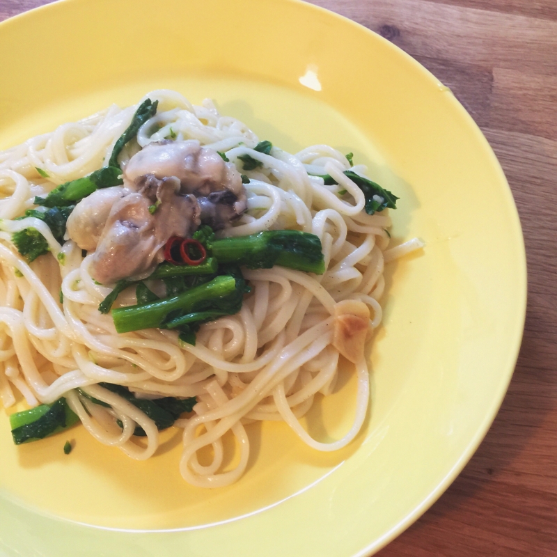 牡蠣と菜の花のペペロンチーノ風焼きうどん