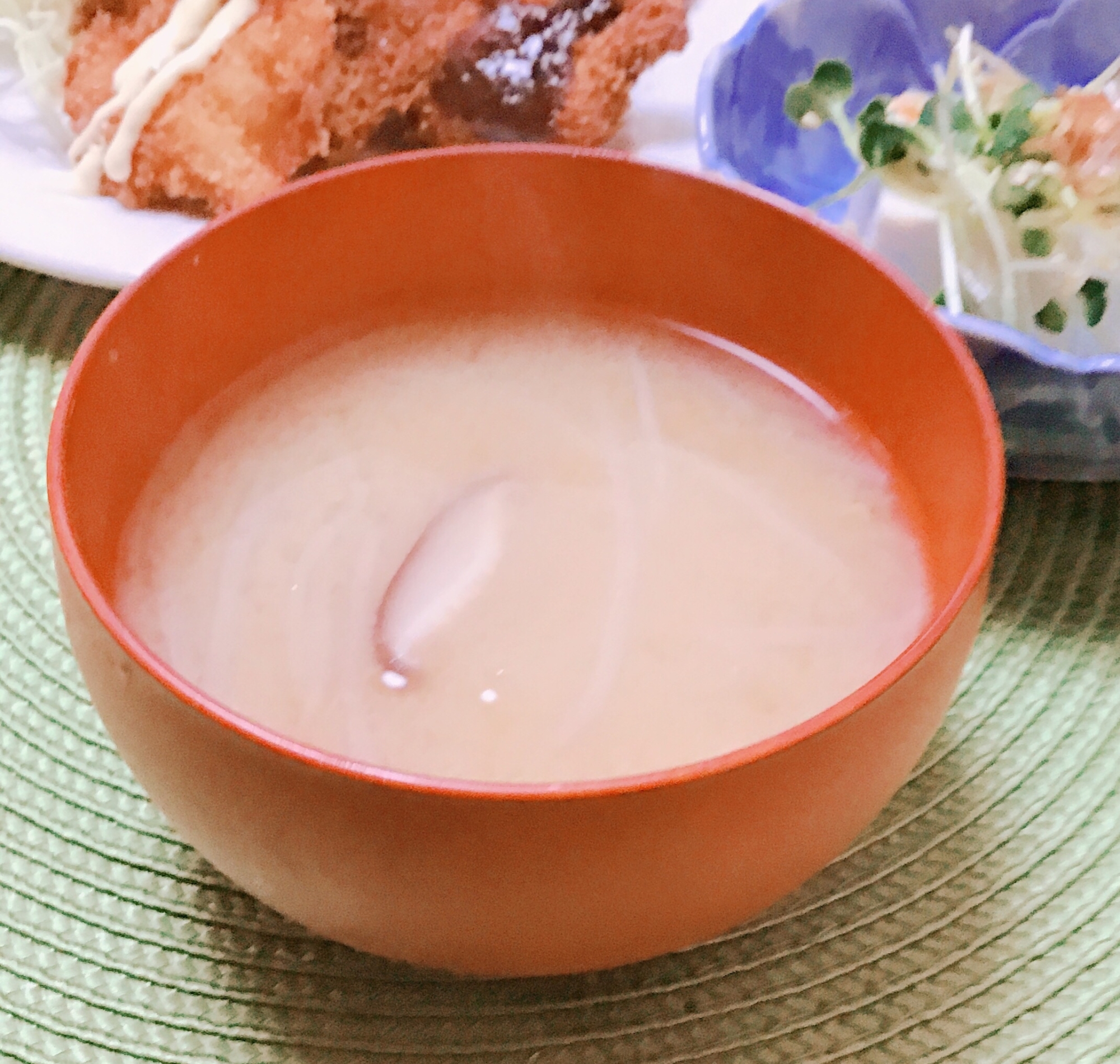 キャベツの芯＊もやし＊生椎茸の味噌汁