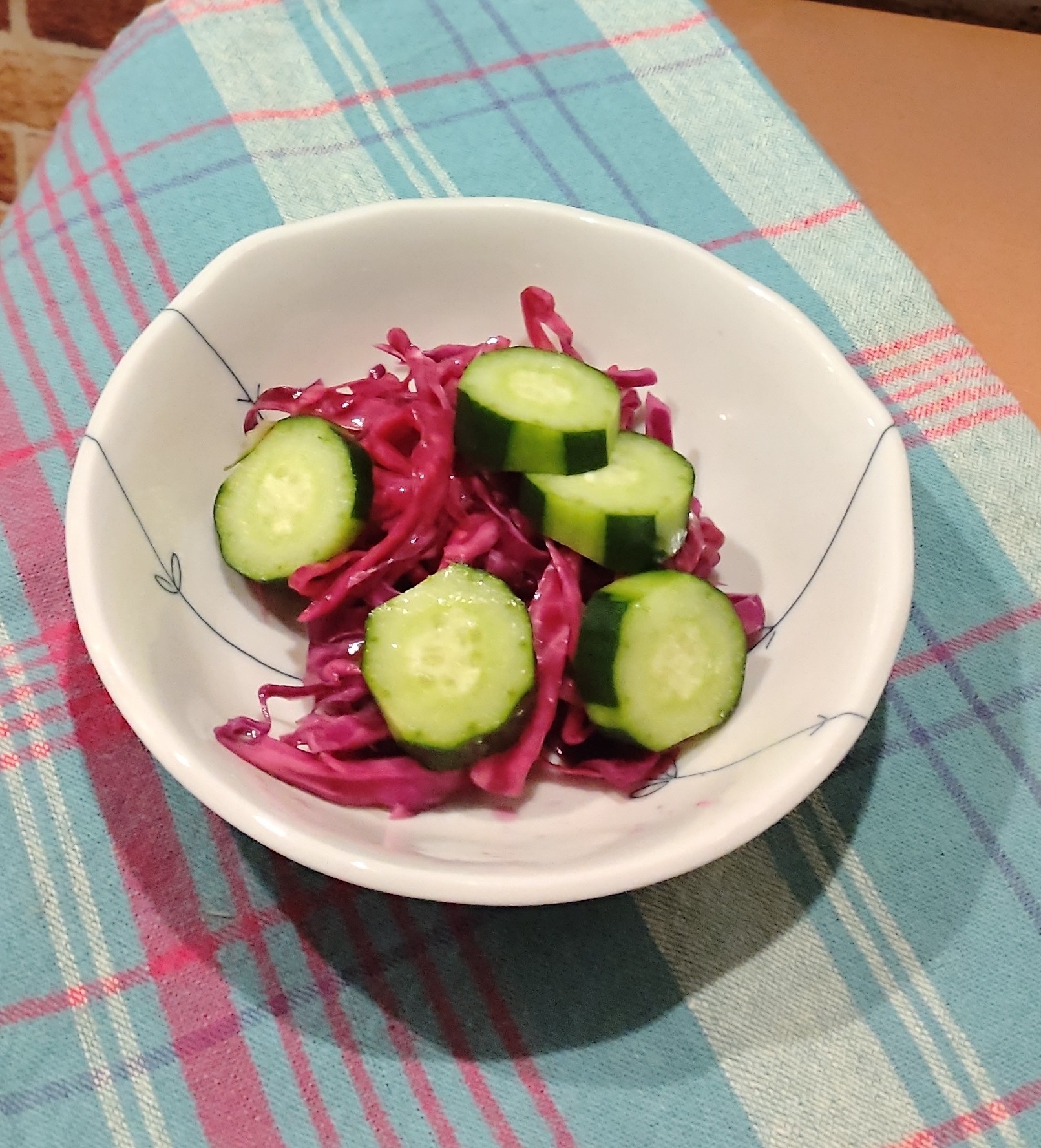 レッドキャベツときゅうりのサラダ