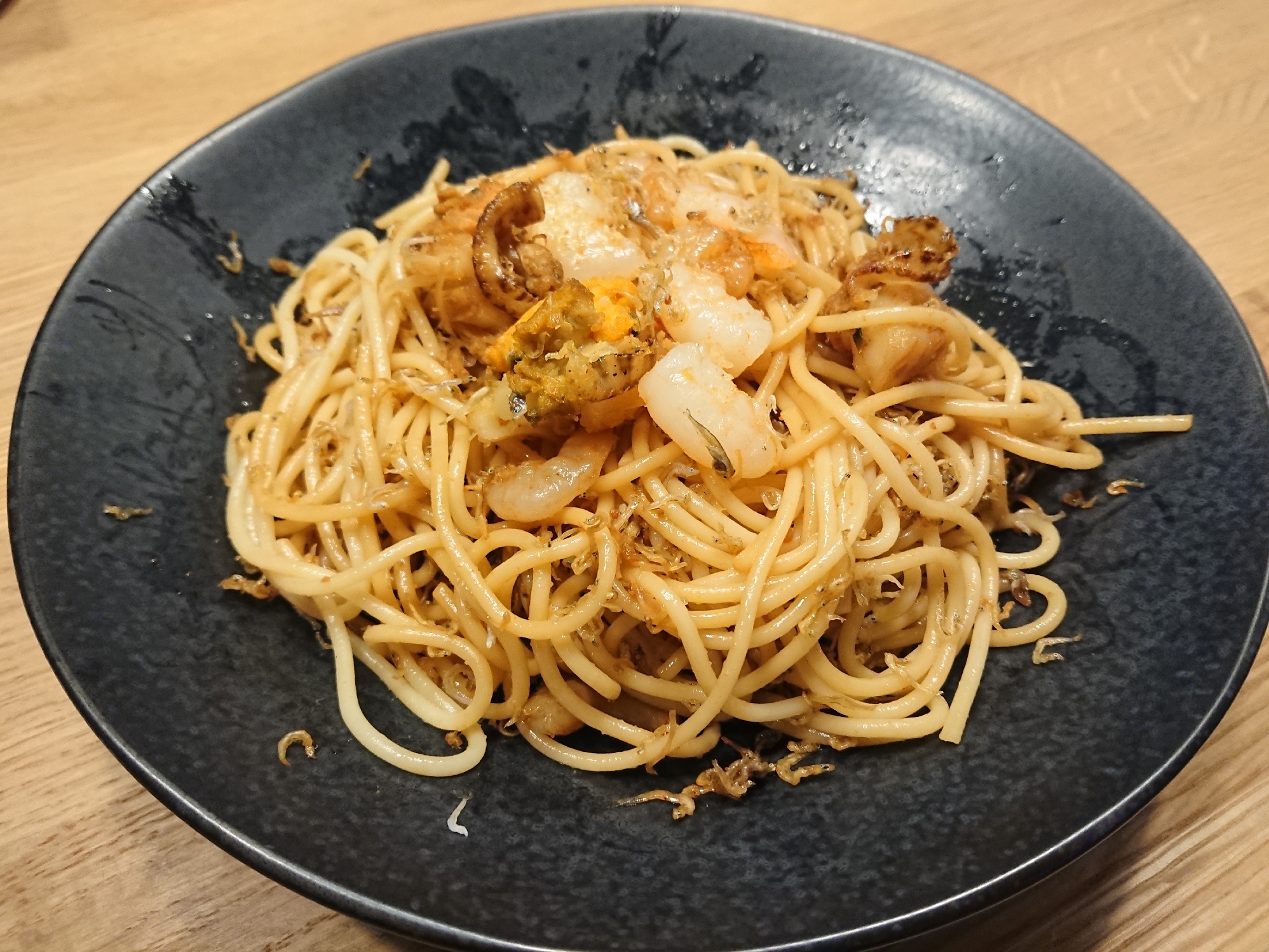 エビとホタテの焦がしバター醤油パスタ