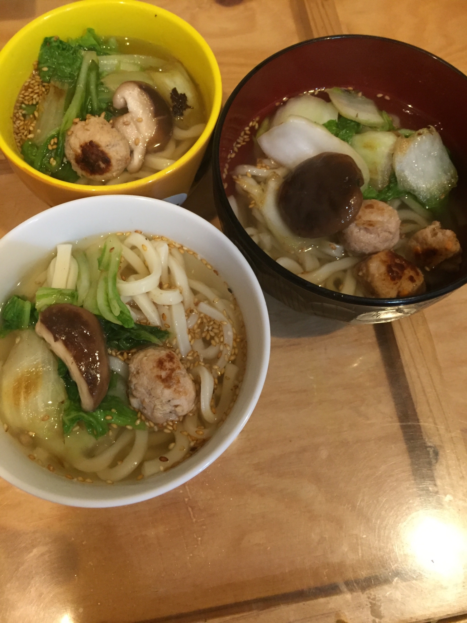 白菜とつくねの和風だしうどん ごま風味