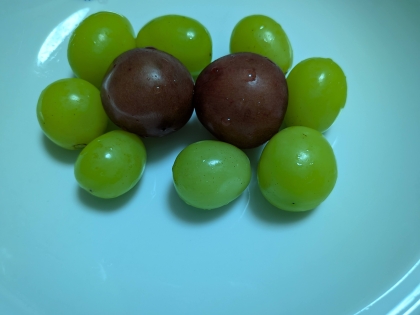 冷凍フルーツにラスク♪ヨーグルト