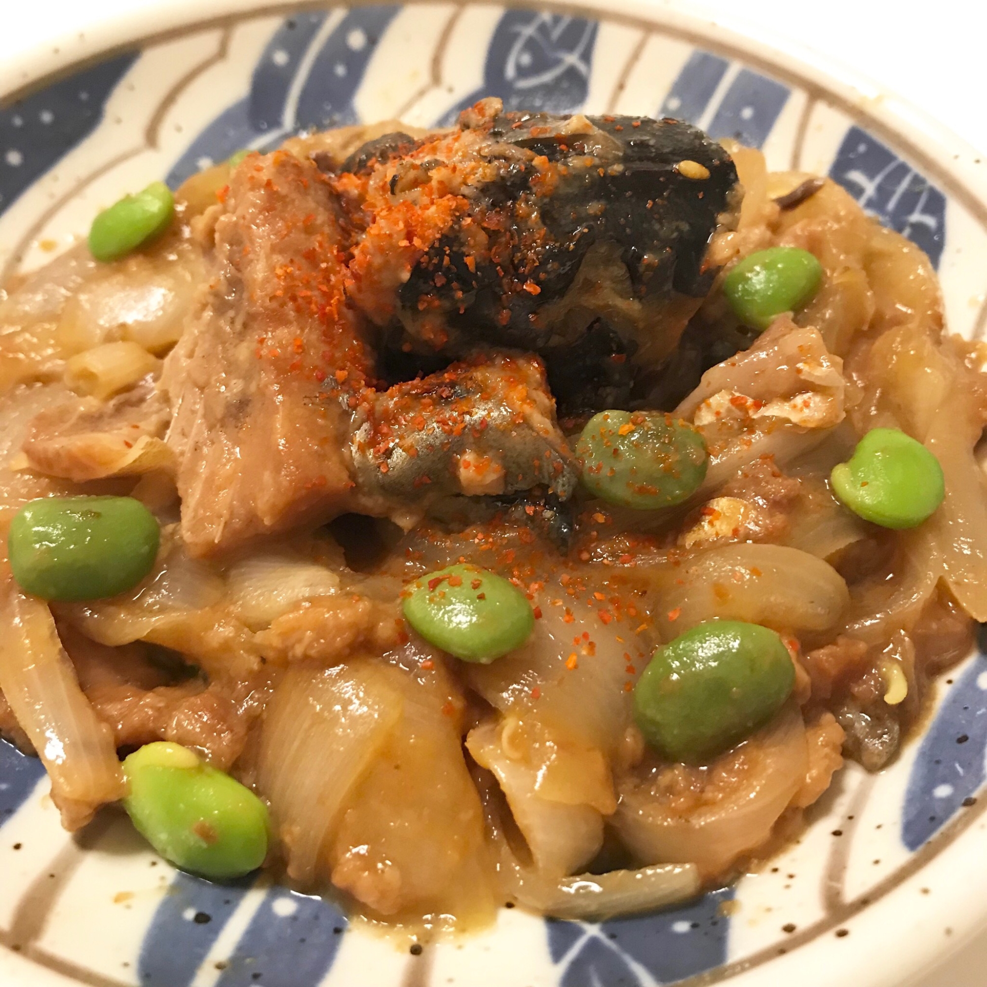 鯖と玉ねぎと枝豆の味噌煮込み