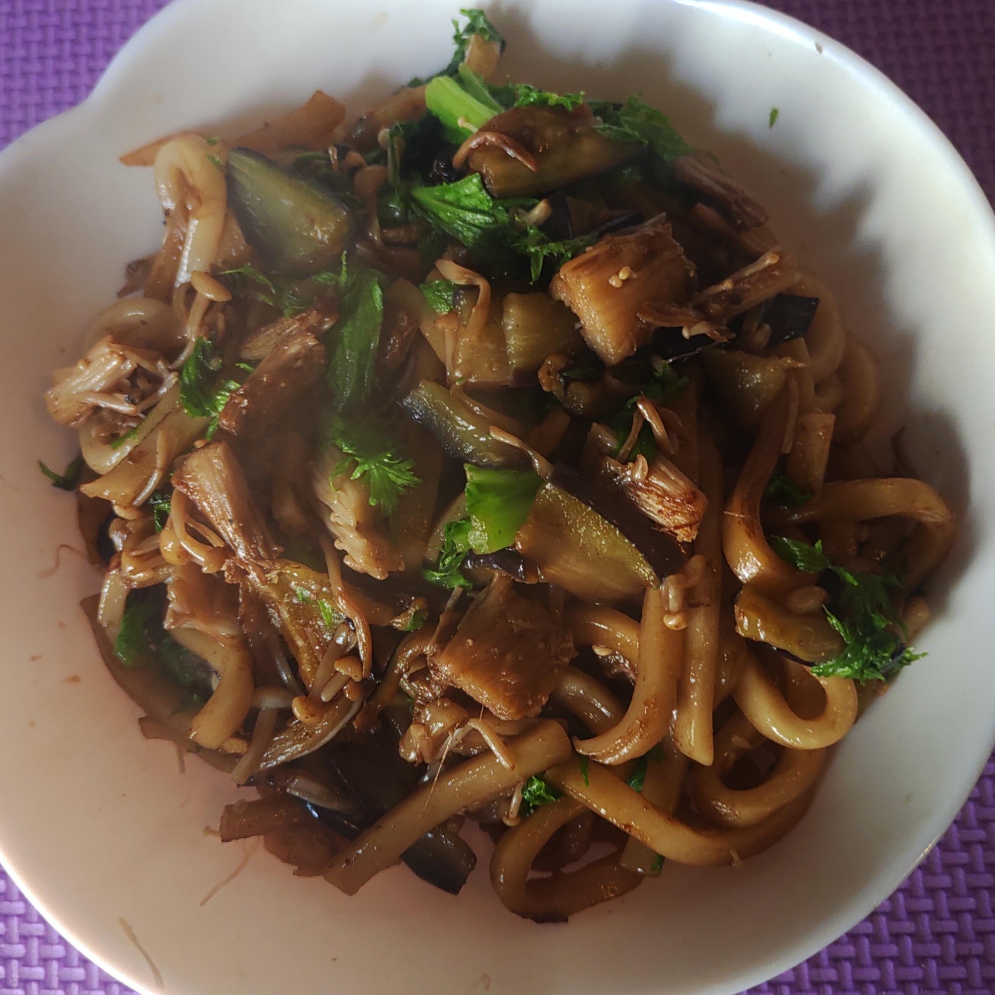 なす、わさび菜、えのきの焼きうどん